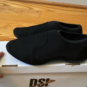 Ever-jazz black guard shoes, women size 7